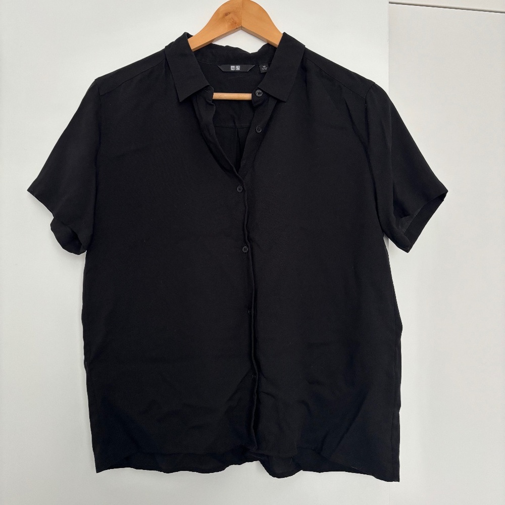 uniqlo short sleeve black rayon collared shirt